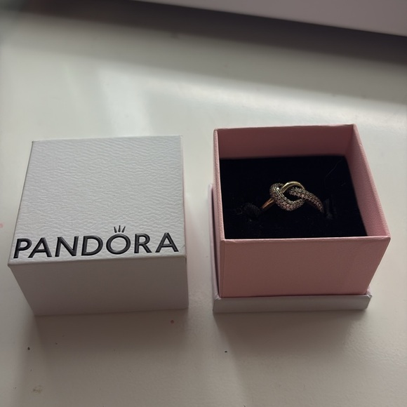 Pandora knotted heart ring - Picture 2 of 5